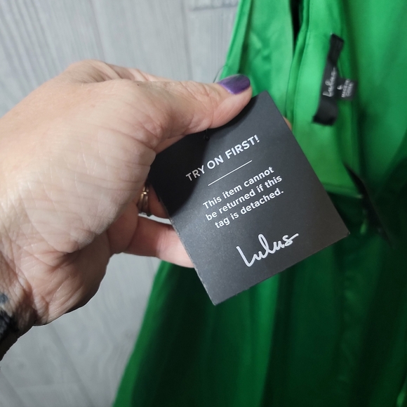 NWT Lulus Emerald Green Maxi Dress. Spaghetii Straps & Criss Cross Strappy Back. - Picture 5 of 6